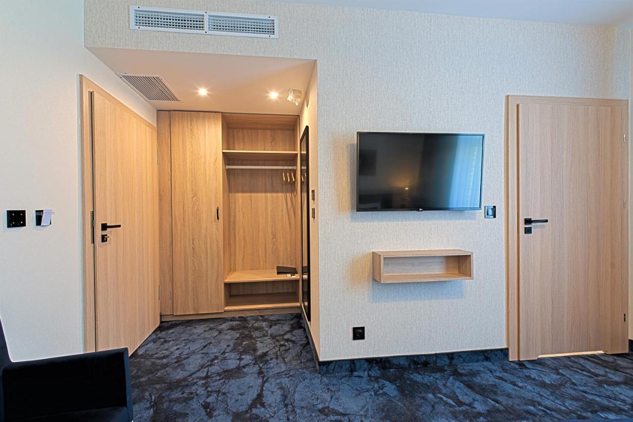 Ignasiak Hotel Wrzesnia Ngoại thất bức ảnh