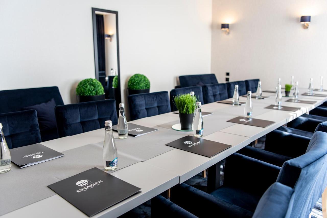 Ignasiak Hotel Wrzesnia Ngoại thất bức ảnh