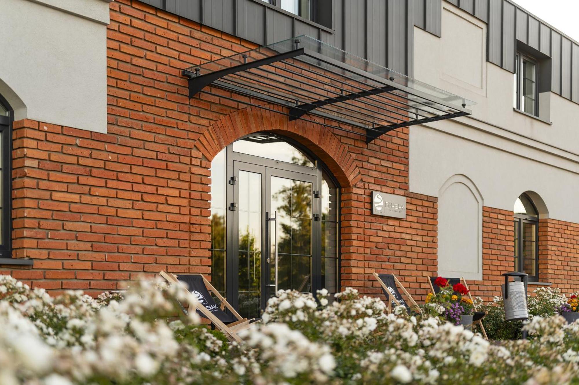 Ignasiak Hotel Wrzesnia Ngoại thất bức ảnh