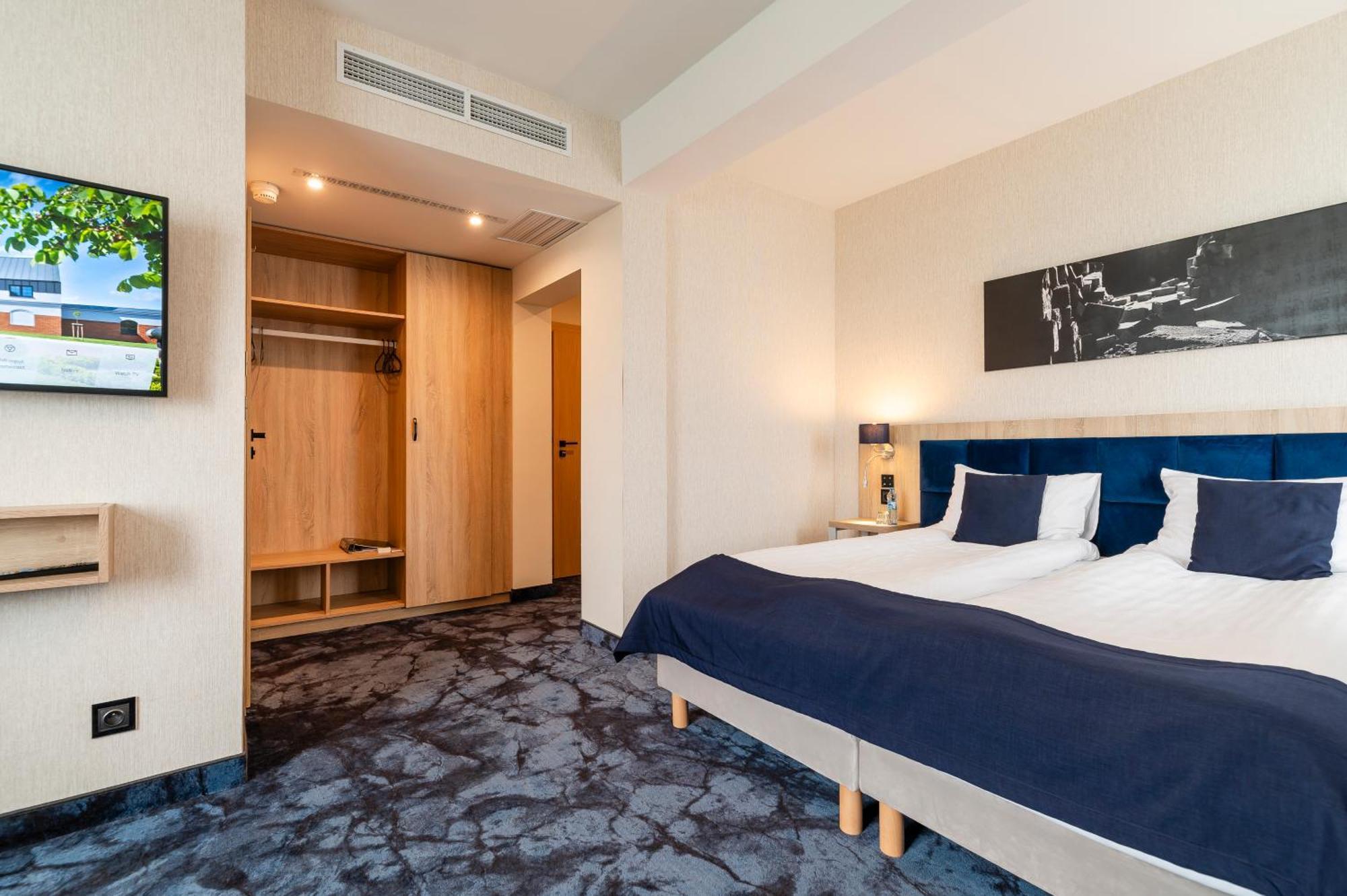 Ignasiak Hotel Wrzesnia Ngoại thất bức ảnh