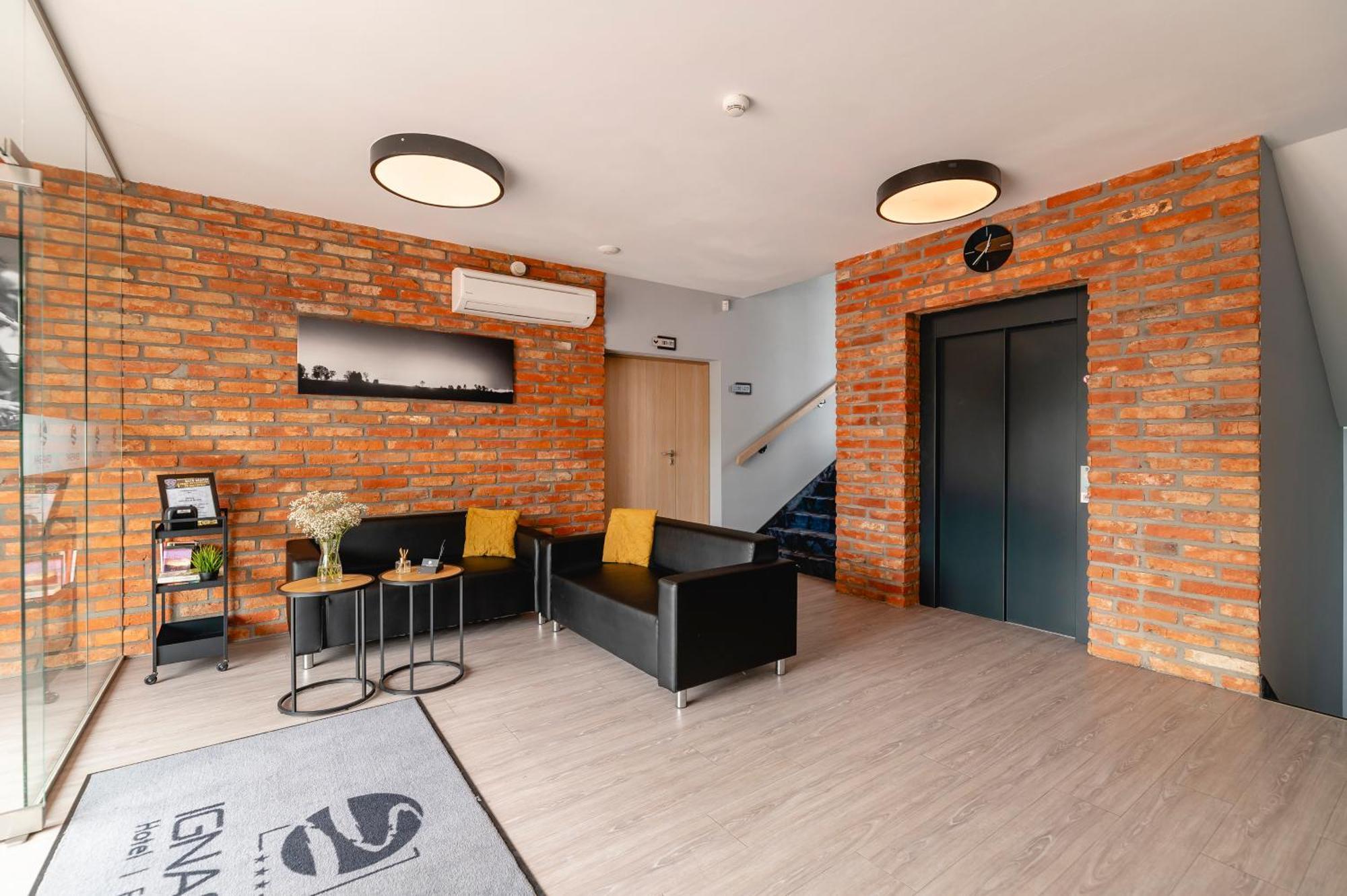 Ignasiak Hotel Wrzesnia Ngoại thất bức ảnh