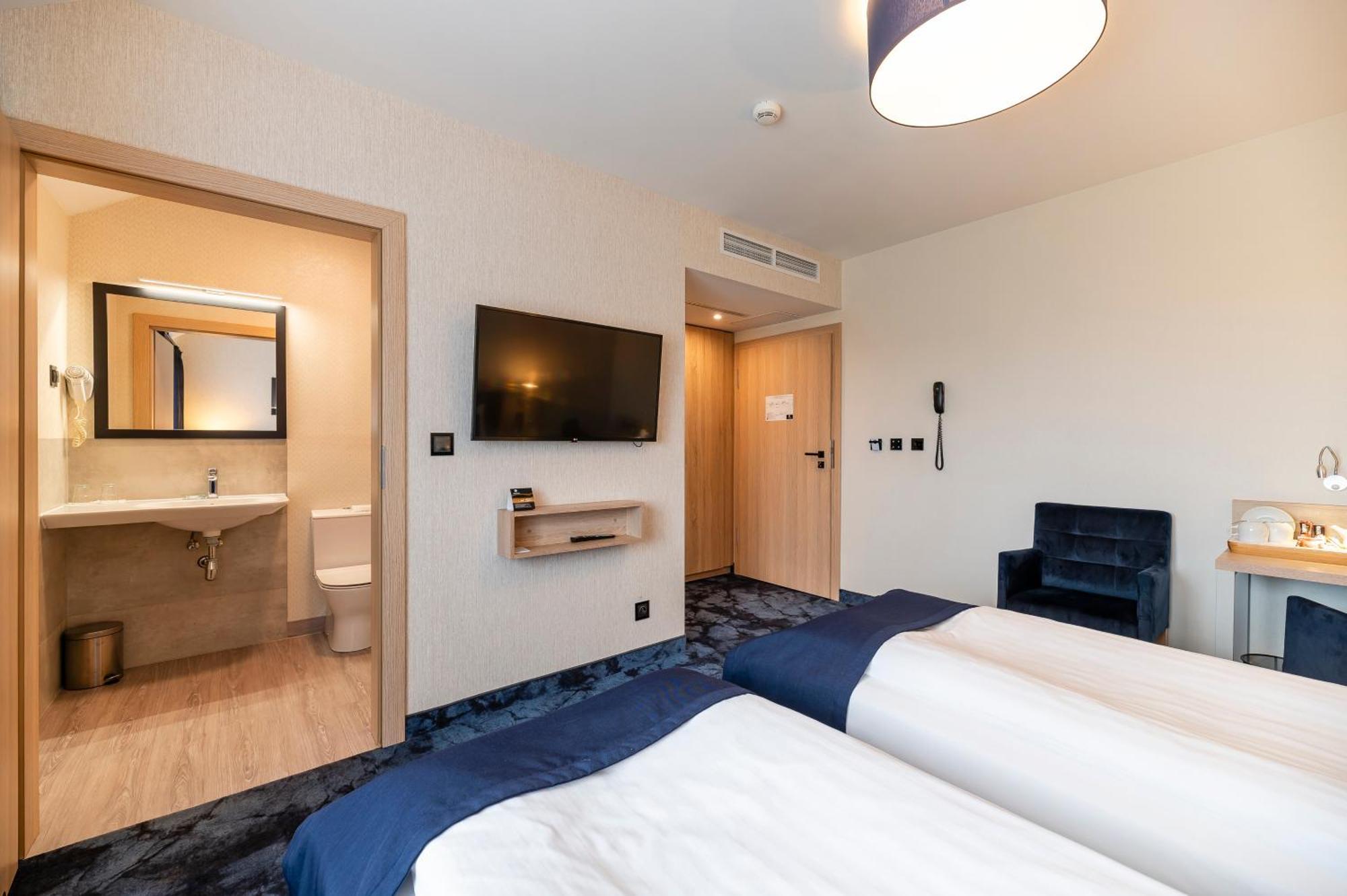 Ignasiak Hotel Wrzesnia Ngoại thất bức ảnh